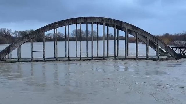  ALARM/ Vjosa jashtë kontrollit…